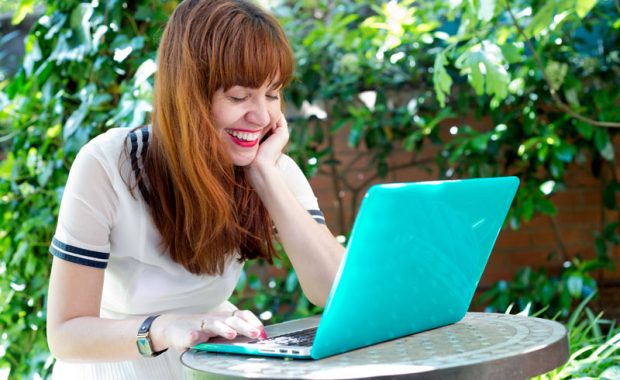 can humour an effective health communication strategy girl on laptop